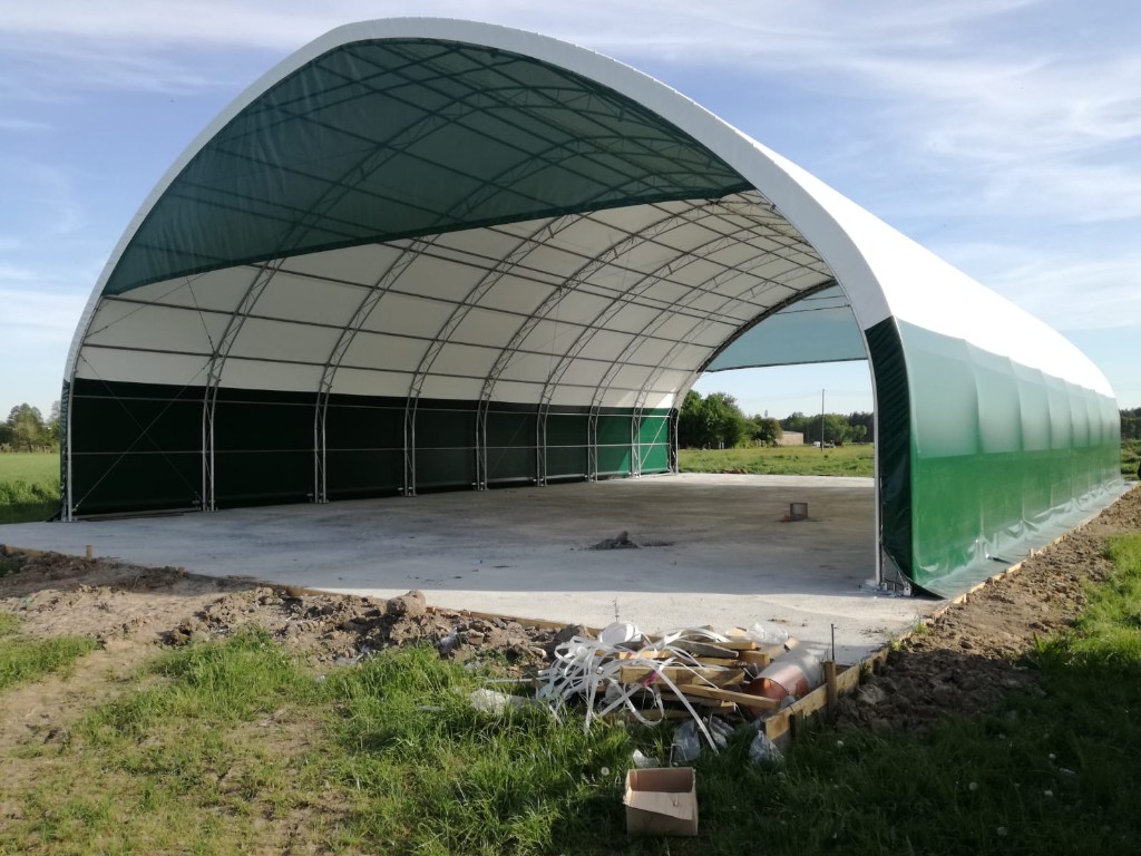 Hala HNB-15M – otwarty front na betonie